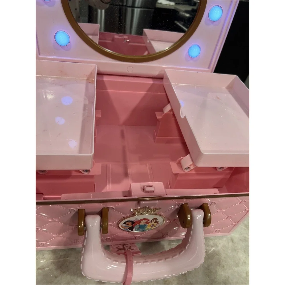 DISNEY PRINCESS TRAVEL VANITY- STYLE COLLECTION- LIGHT UP MAKEUP CASE– PINK‎